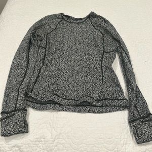 Lulu Lemon black/white long-sleeved shirt sz S